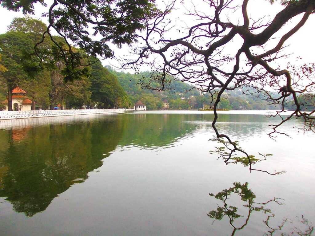 kandy lake
