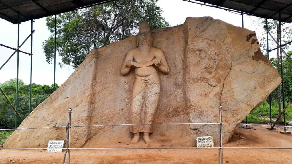 statue of king parakramabahu