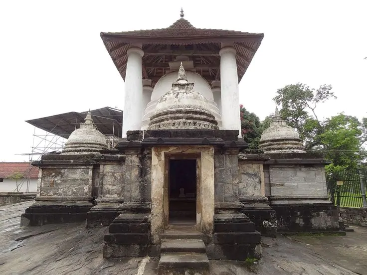 gadaladeniya temple